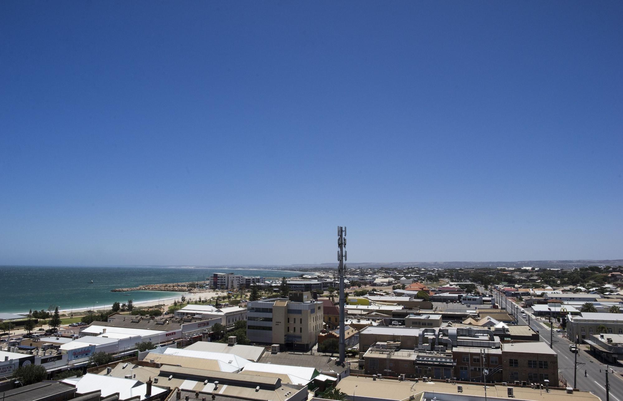 The Gerald Apartment Hotel Geraldton Bagian luar foto
