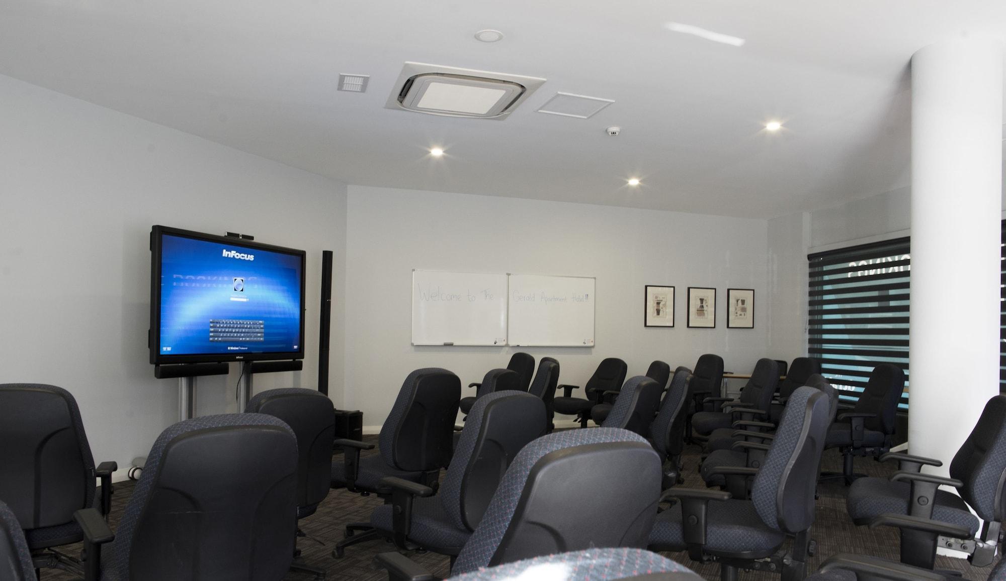 The Gerald Apartment Hotel Geraldton Bagian luar foto